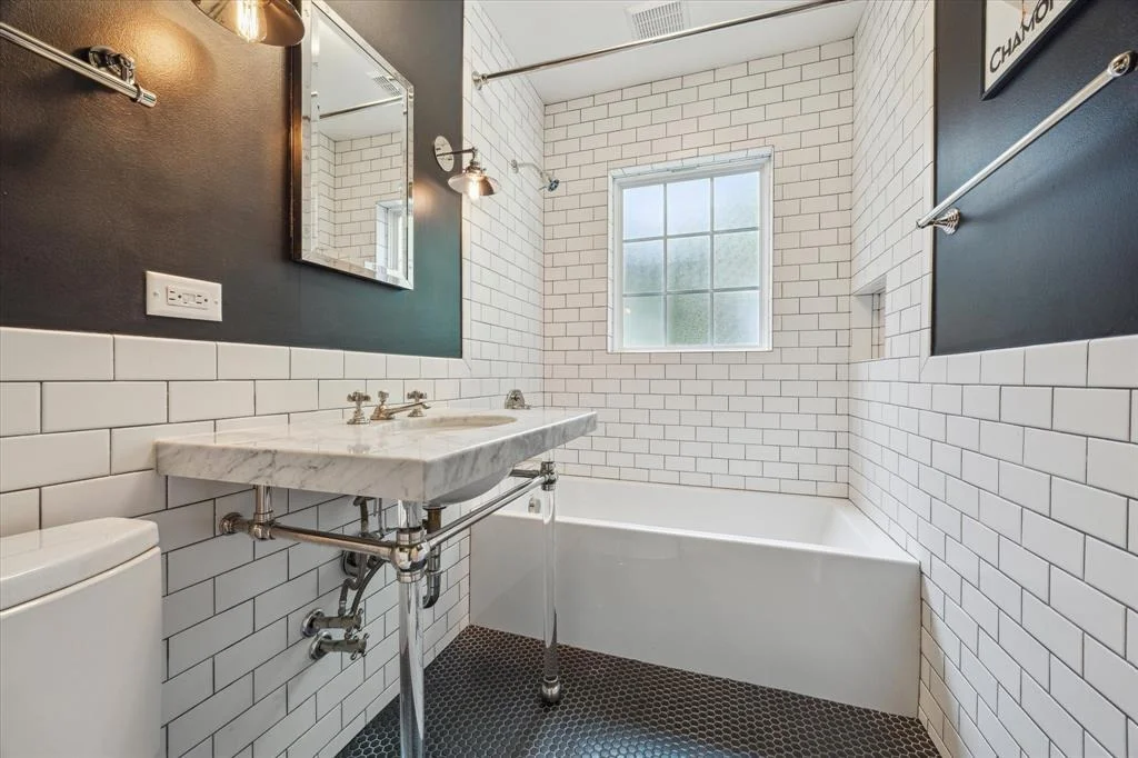 Photo of 2618 Sunset Boulevard