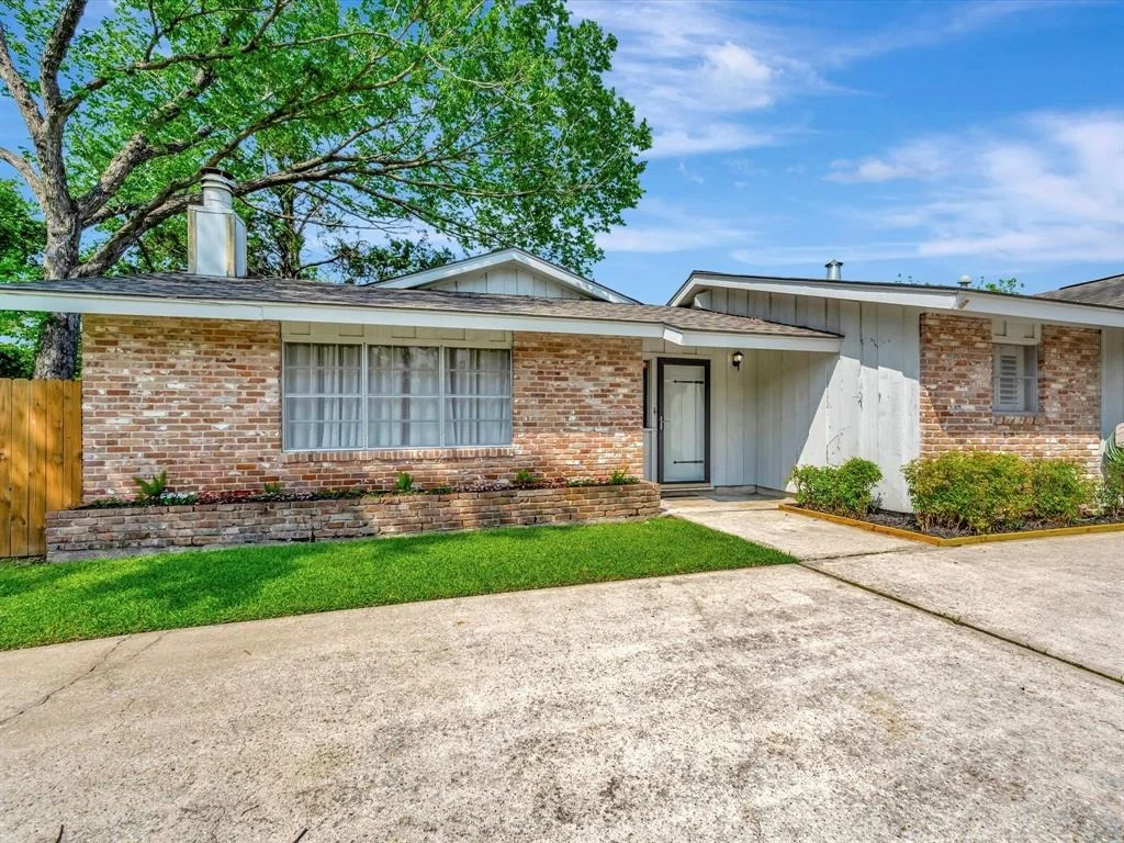 Photo of 208 Burnett Drive