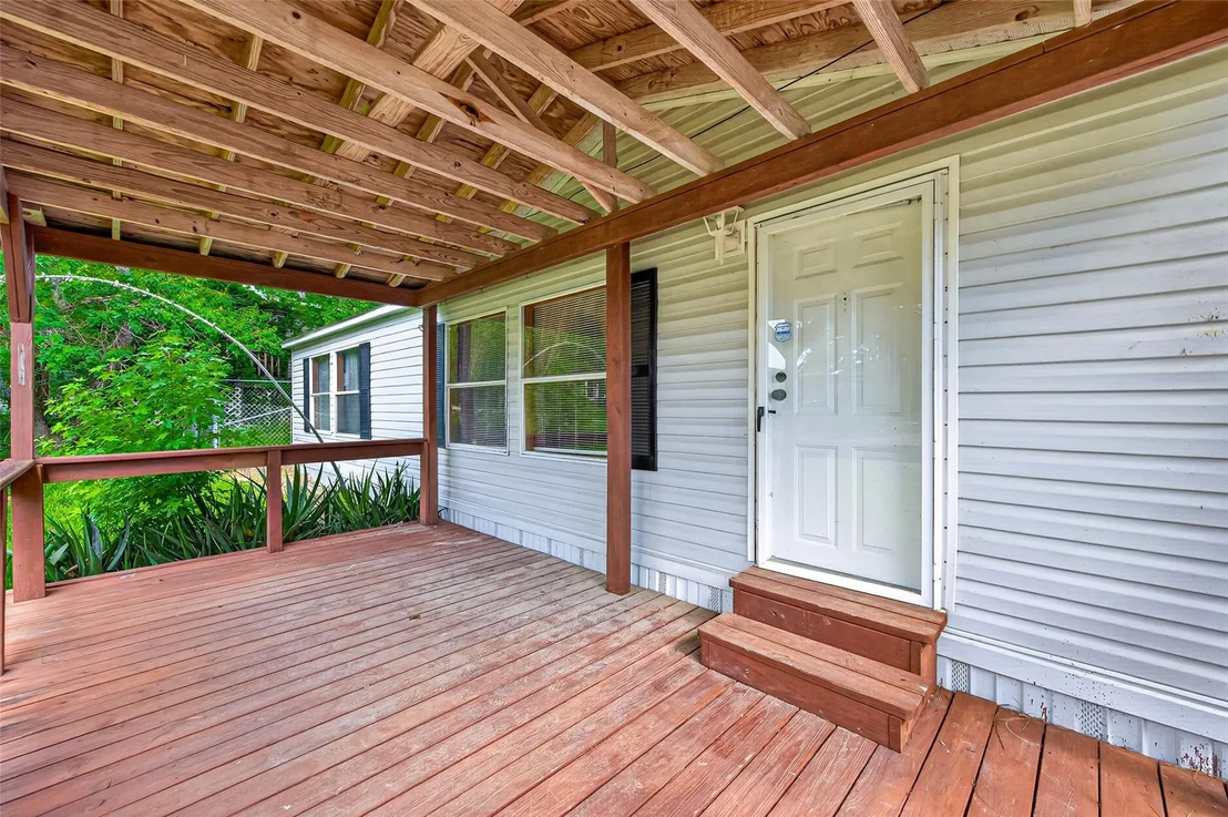 Photo of 121 E Oak Shadows
