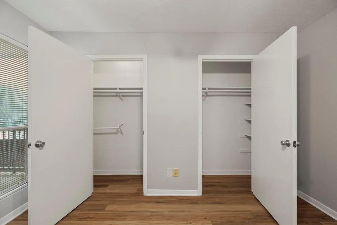 Photo of Unit 75 at 800 Post Oak Boulevard
