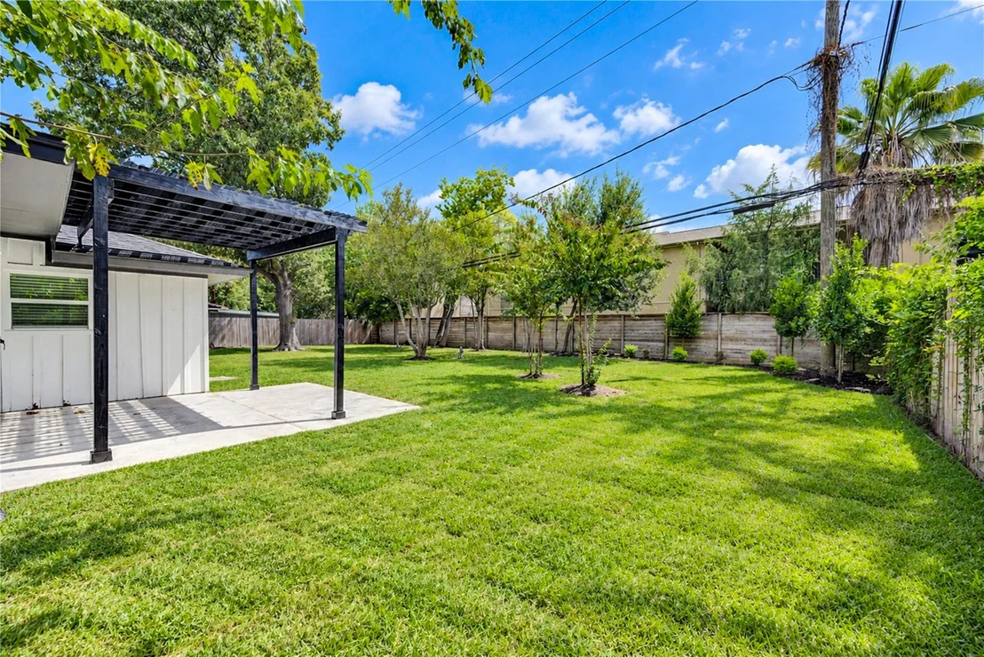 Photo of 910 Cedar Lane