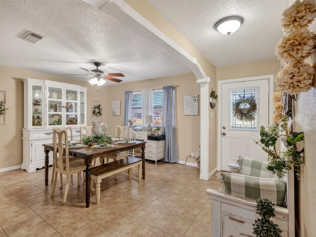 Photo of 1348 Gifford Road