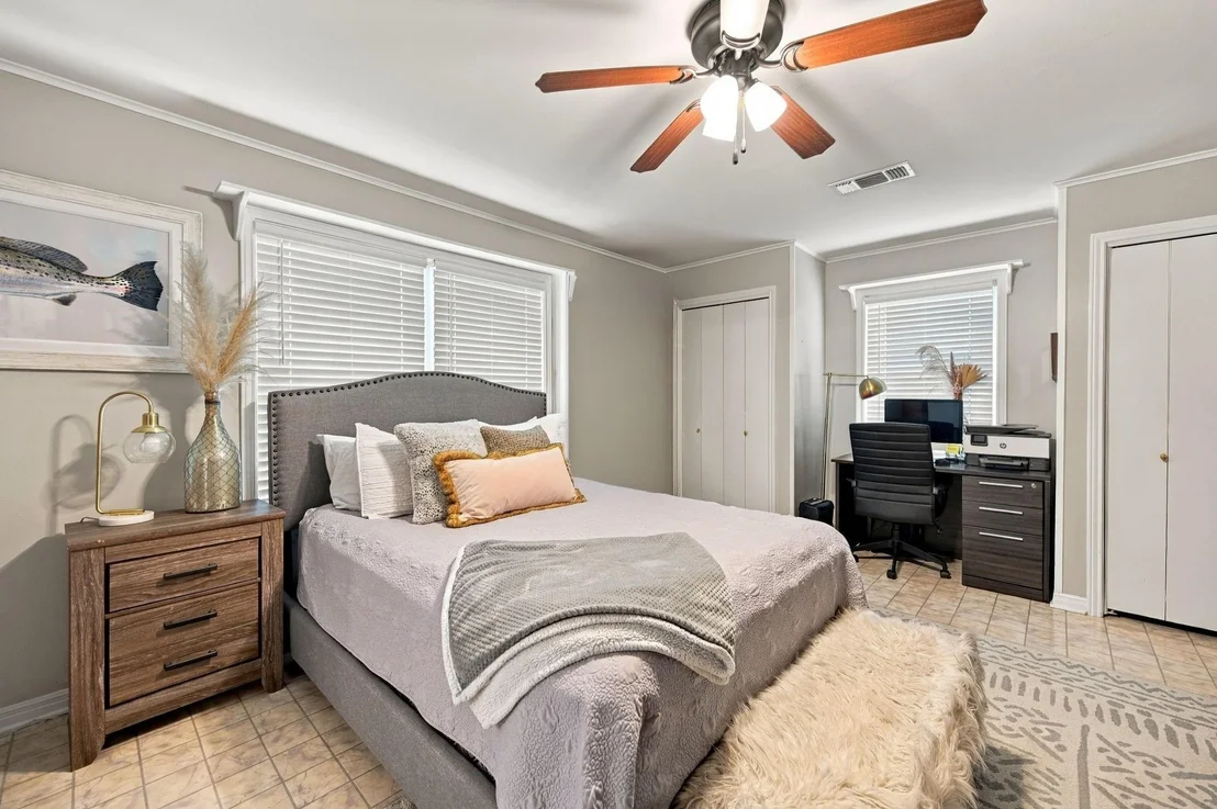 Photo of 100 N Oak Drive