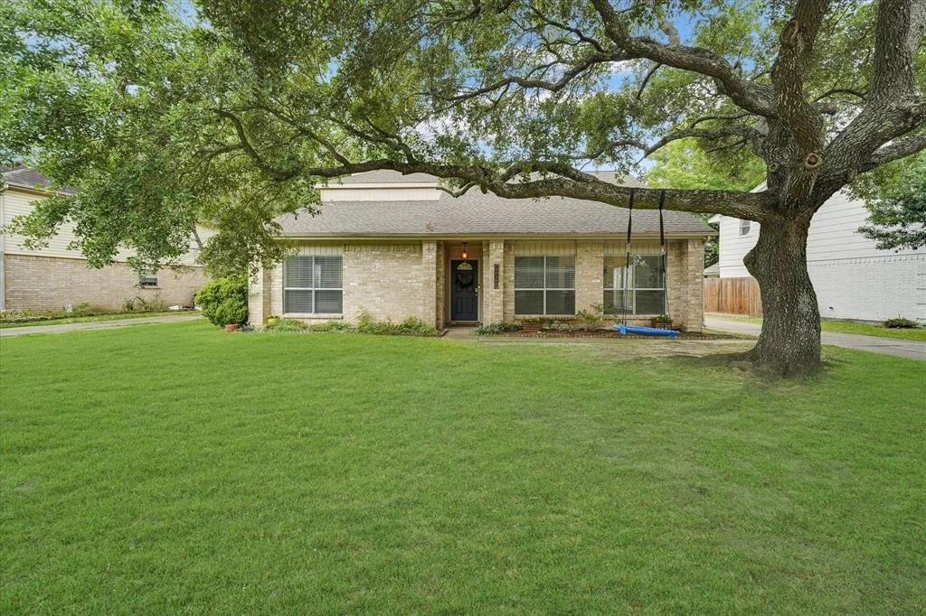 Photo of 307 Woodcombe Drive