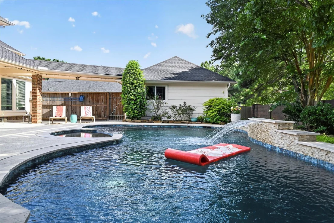 Photo of 10111 Earlington Manor Drive
