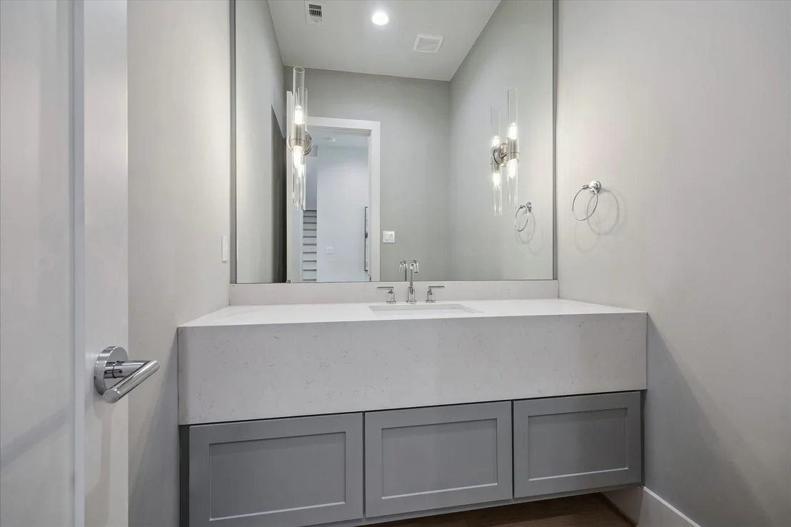 Photo of 1118 Jackson Boulevard