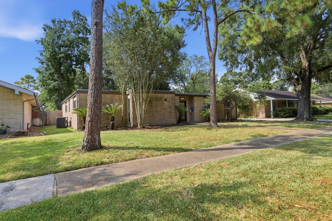 Photo of 5515 Braesvalley Drive