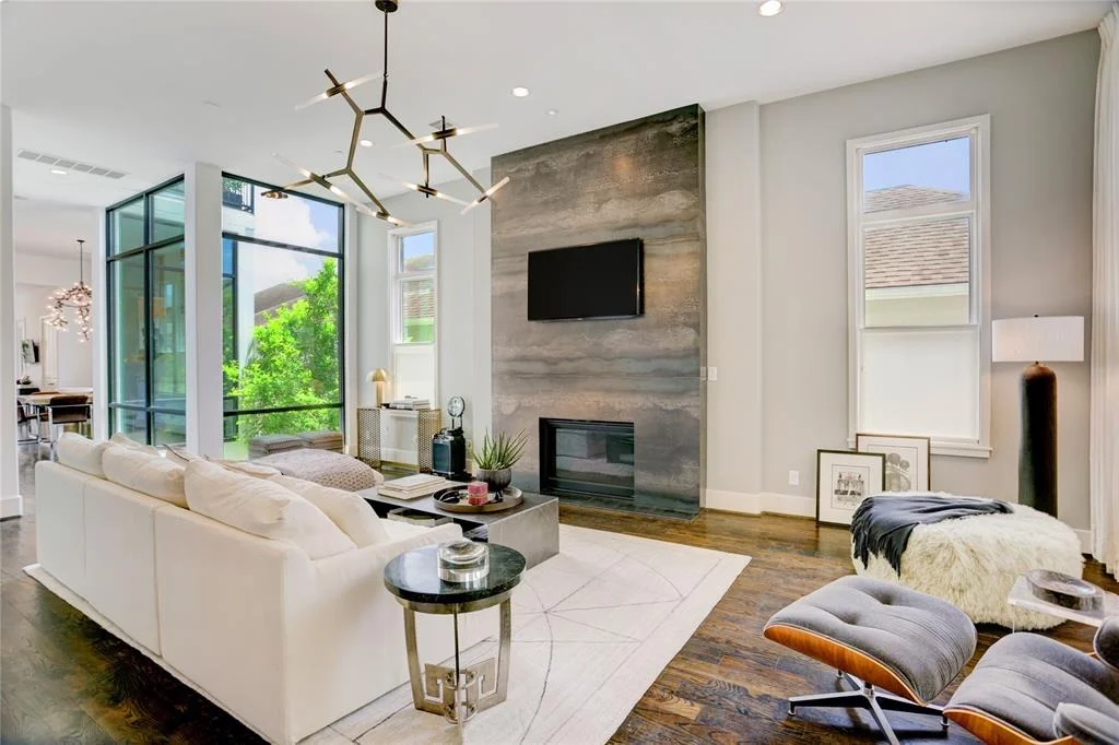 Photo of 5007 Dickson Street