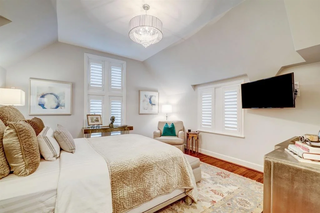 Photo of 2535 N Macgregor Way