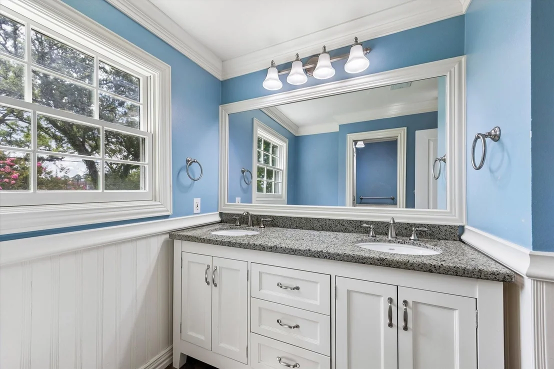 Photo of 934 Moss Spring Lane