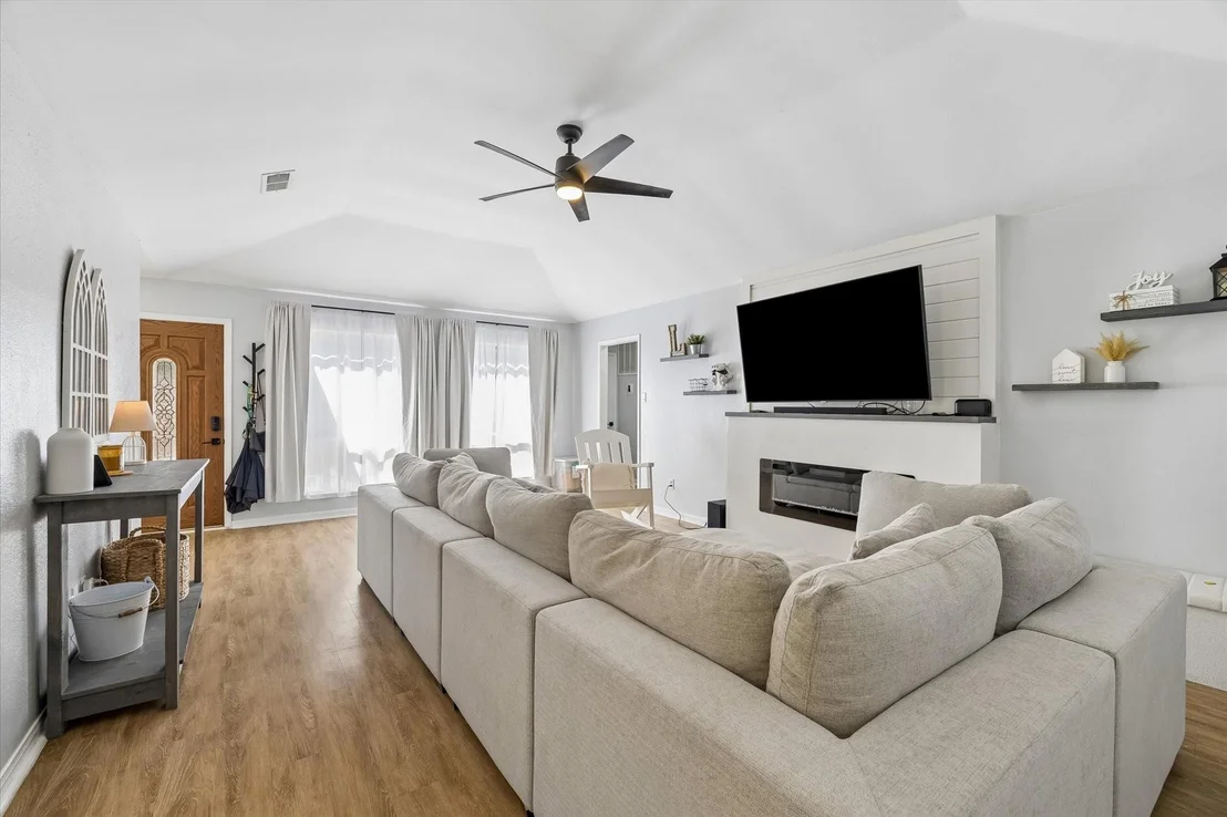 Photo of 6814 Enns Lane