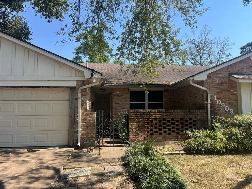 Photo of 10903 Dunlap Street