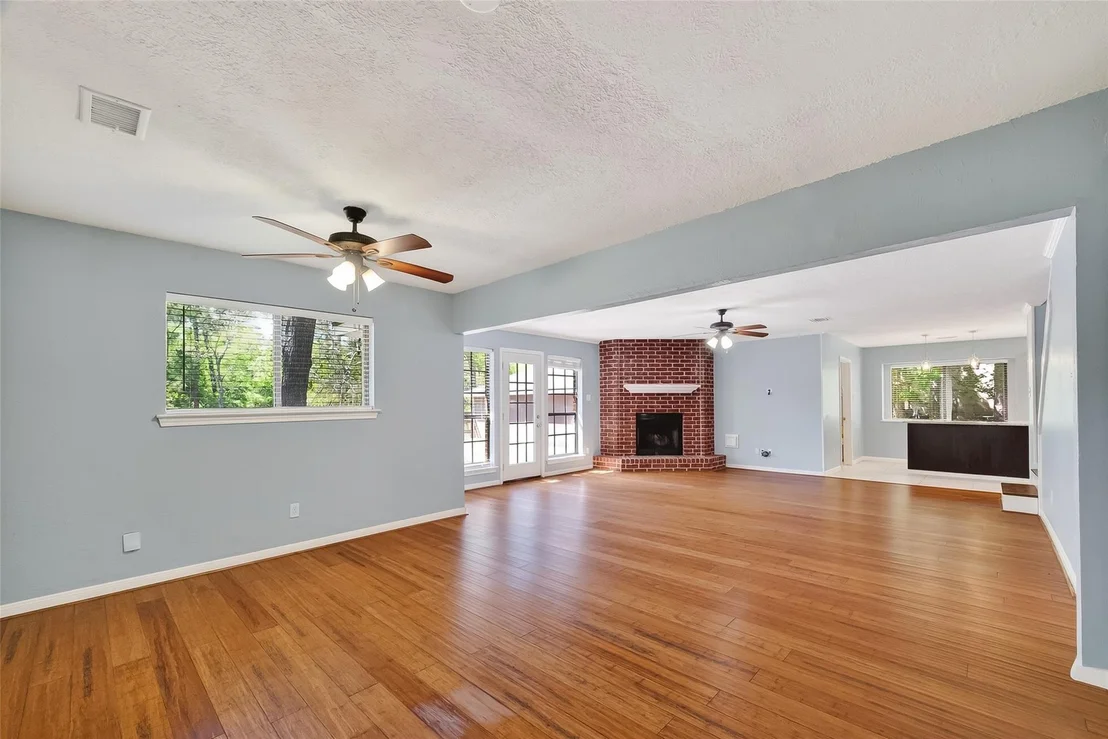 Photo of 1015 Oak Leaf Street