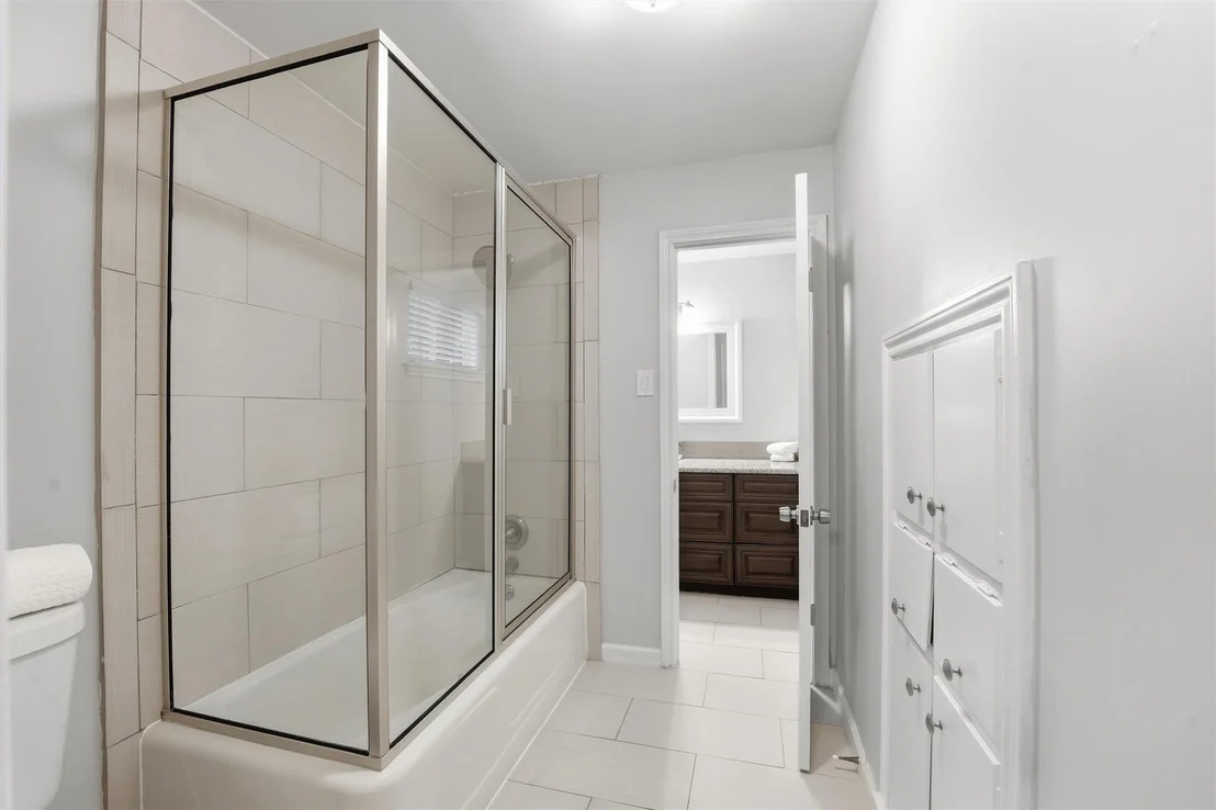 Photo of 215 Whispering Oaks Drive