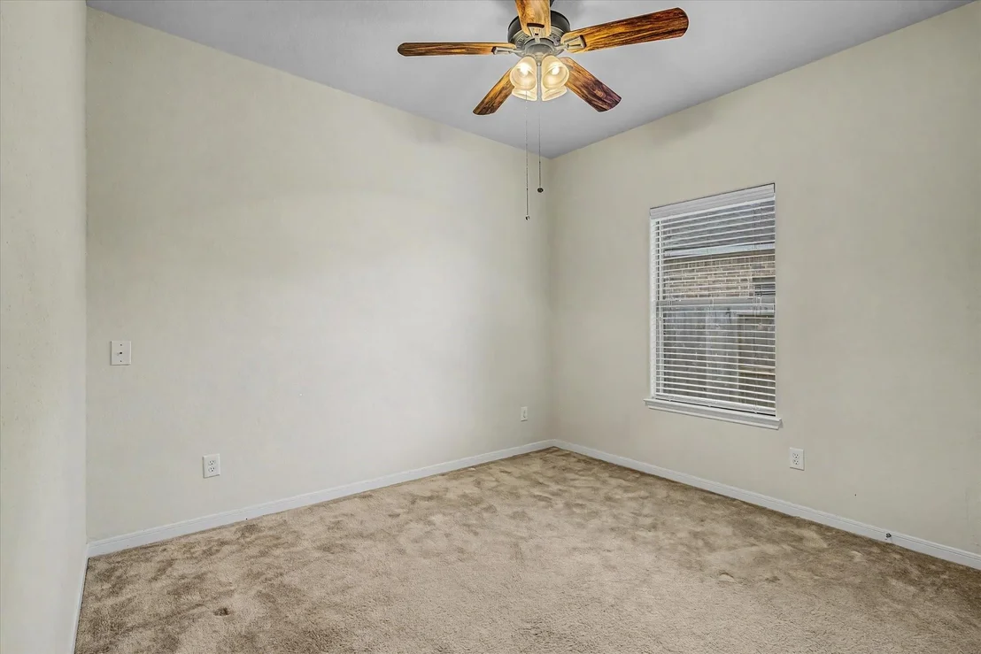 Photo of 630 W Newport Bend