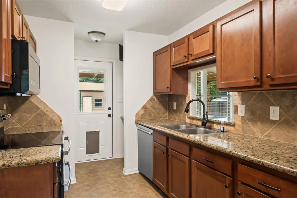 Photo of 10621 Royal Adrian