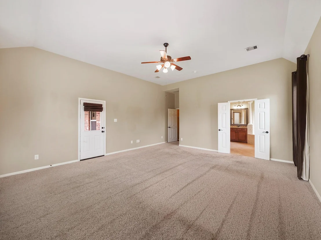 Photo of 22635 Pineleigh Court