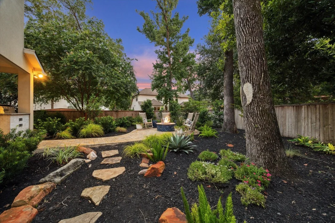 Photo of 2 Quiet Yearling Place