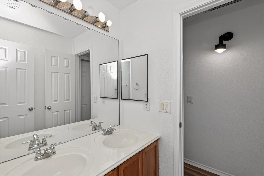 Photo of 2219 Mountain Ranch Dr