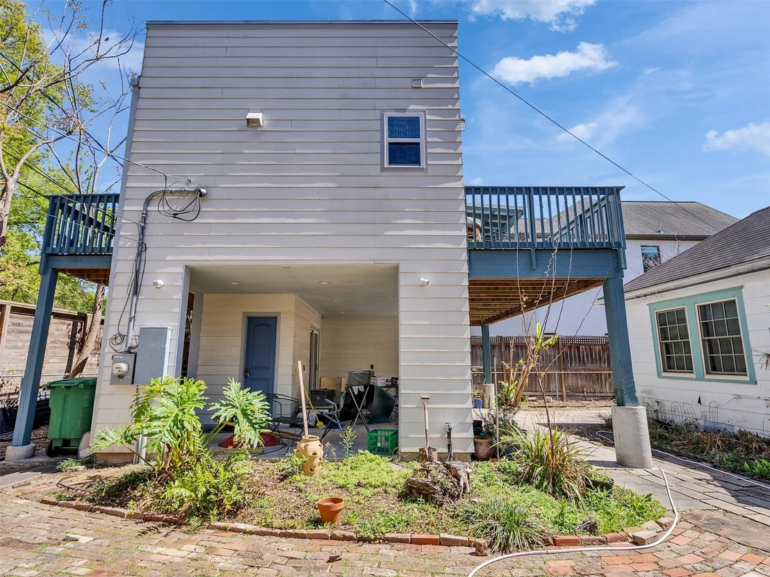 Photo of 2328 South Boulevard