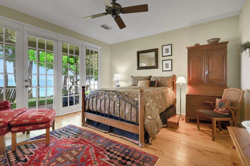 Photo of 251 Lake Oaks Boulevard