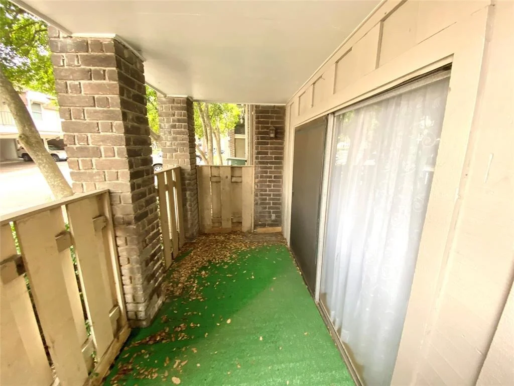 Photo of Unit 11 at 7575 Katy Freeway