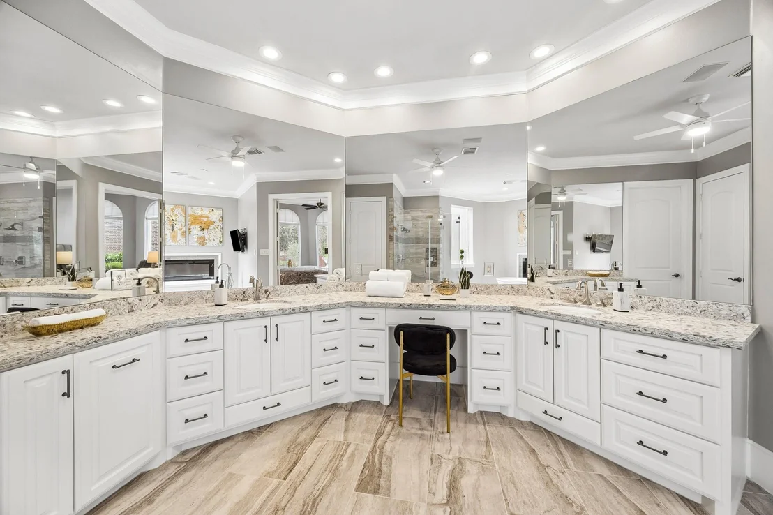 Photo of 907 Enclave Lake Drive