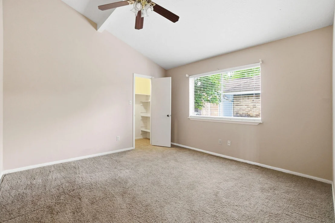 Photo of 74 Oak Grove Lane