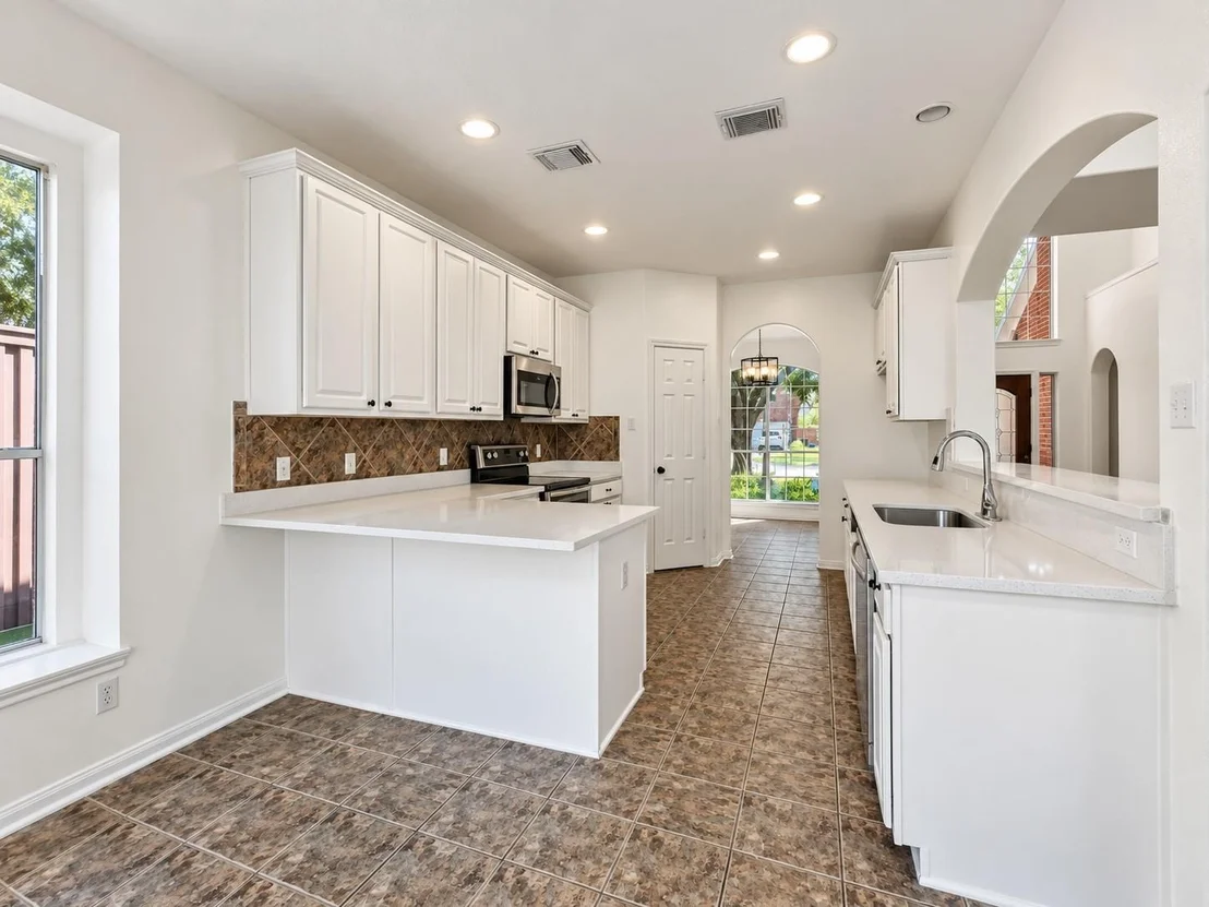 Photo of 6043 Heathmoor Lane