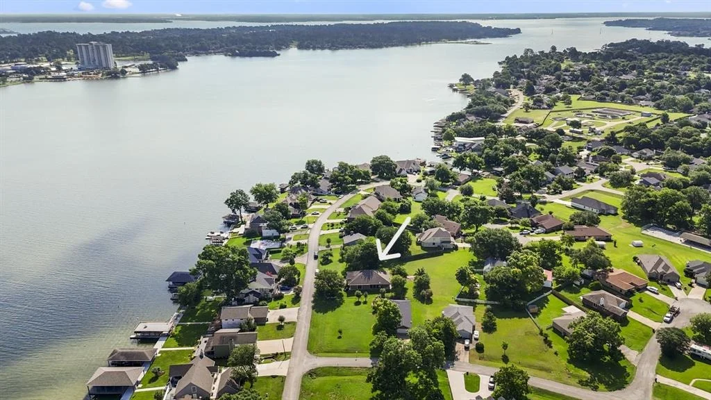 Photo of 1079 Lake View Drive