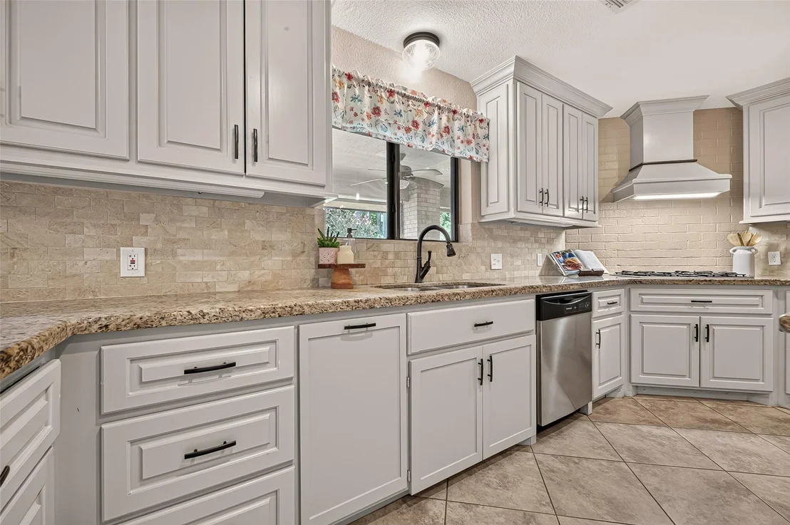 Photo of 1650 White Oak Creek Drive