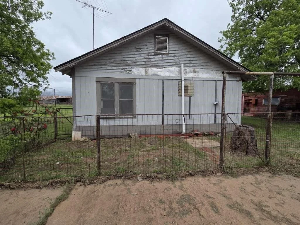 Photo of 204 E Bryan Avenue
