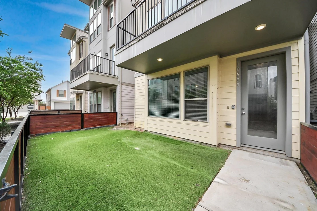 Photo of 18527 Centro Row