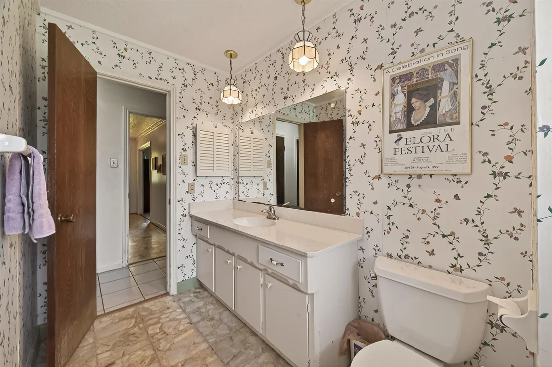Photo of 9235 Sharpview Drive