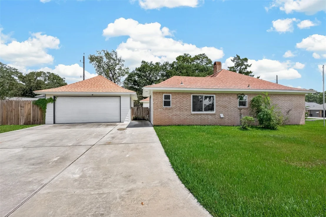 Photo of 3518 Shore Shadows Drive