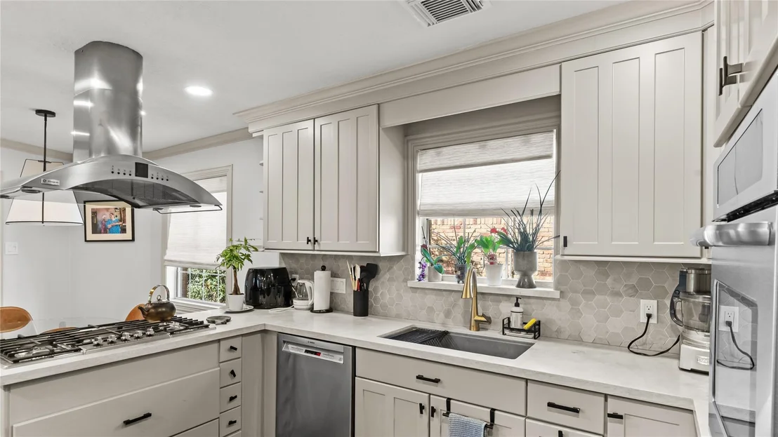 Photo of 5739 Valkeith Drive