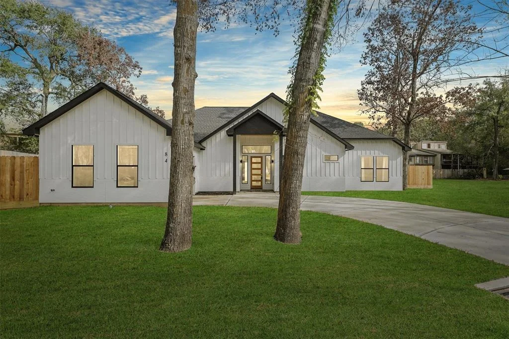 Photo of 84 Lakeway Court