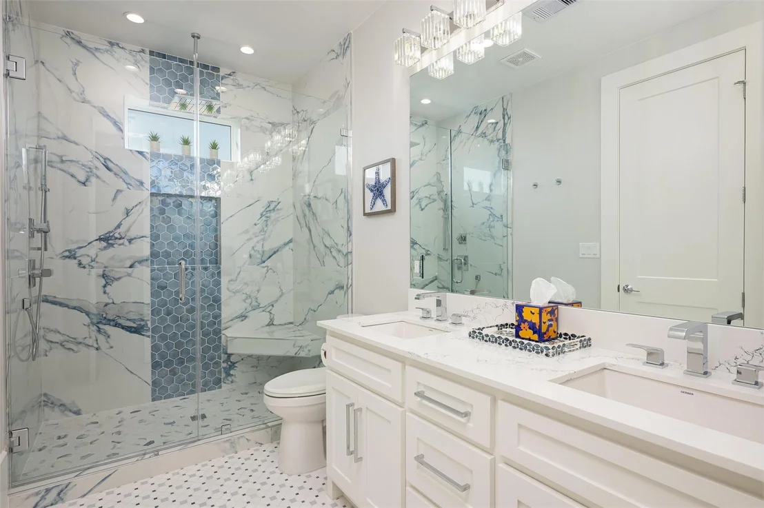 Photo of 2425 Audubon Avenue
