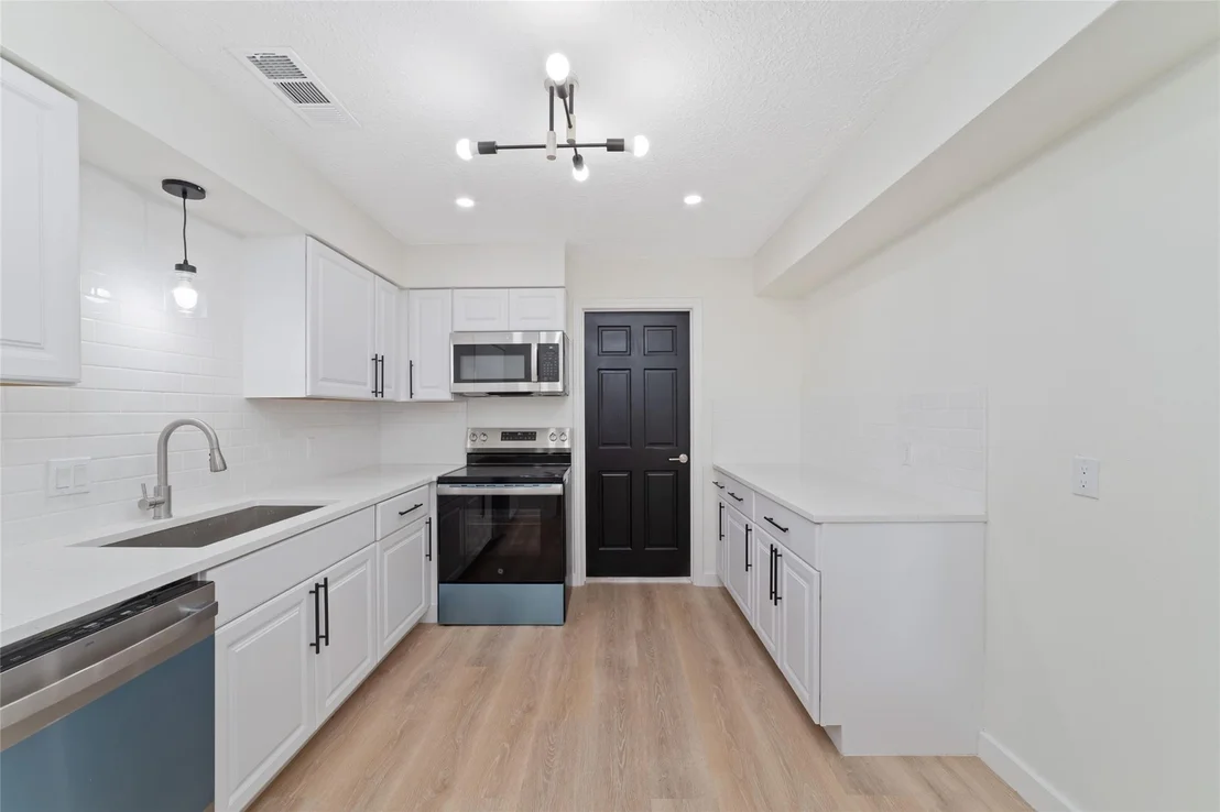 Photo of 7910 Oak Moss Drive