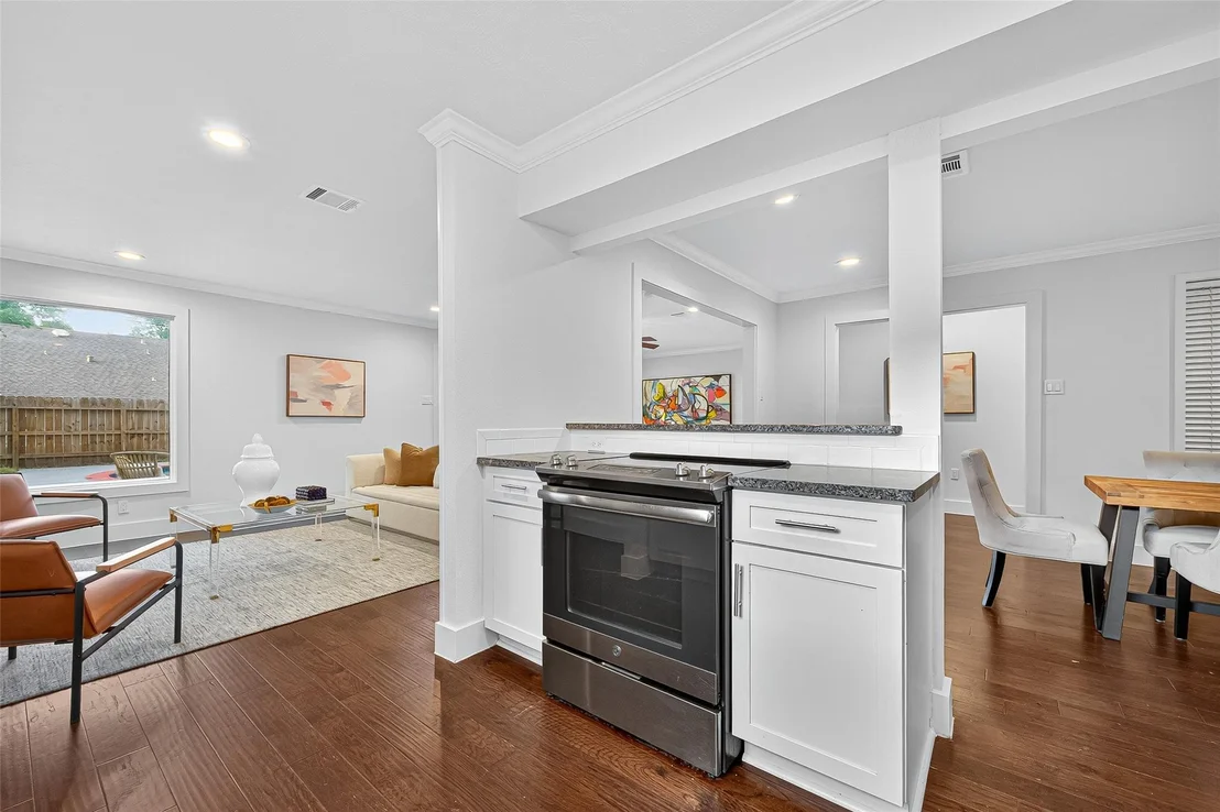 Photo of 9618 Meadowbriar Lane