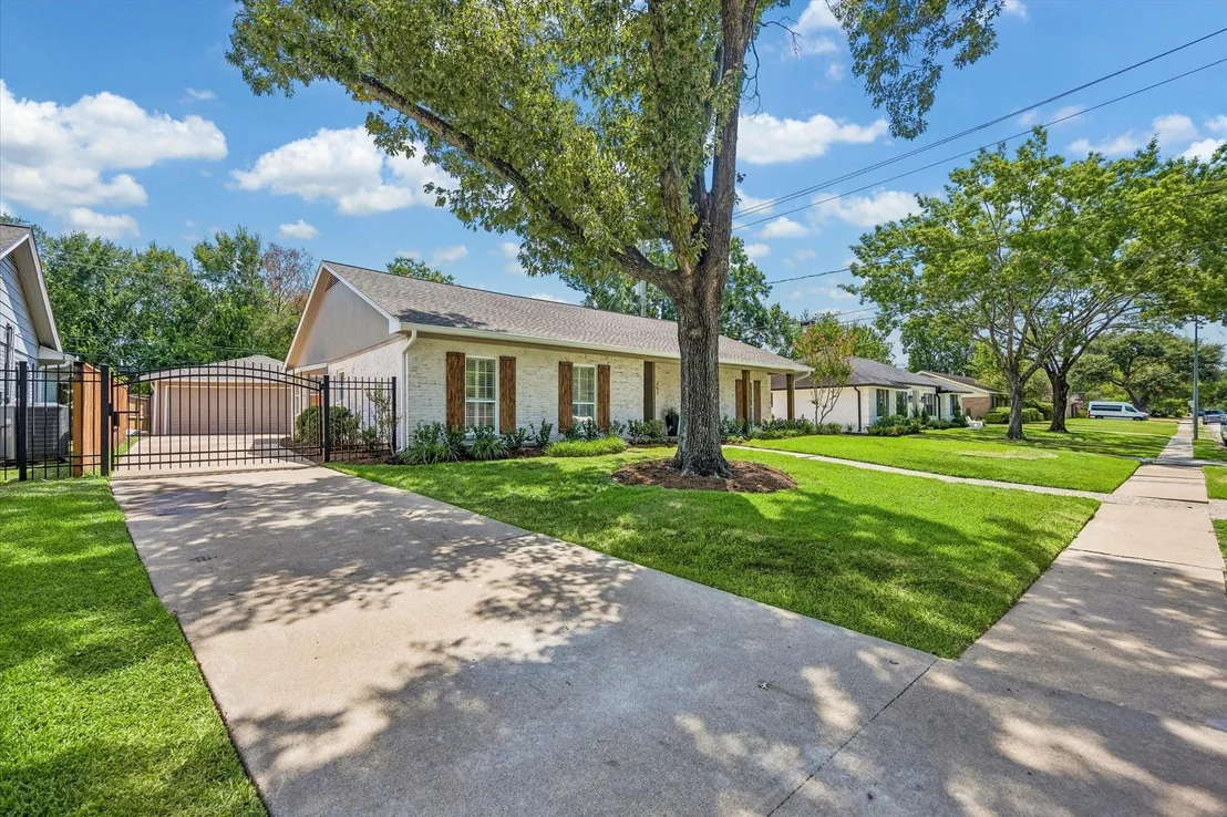 Photo of 607 Blue Willow Drive
