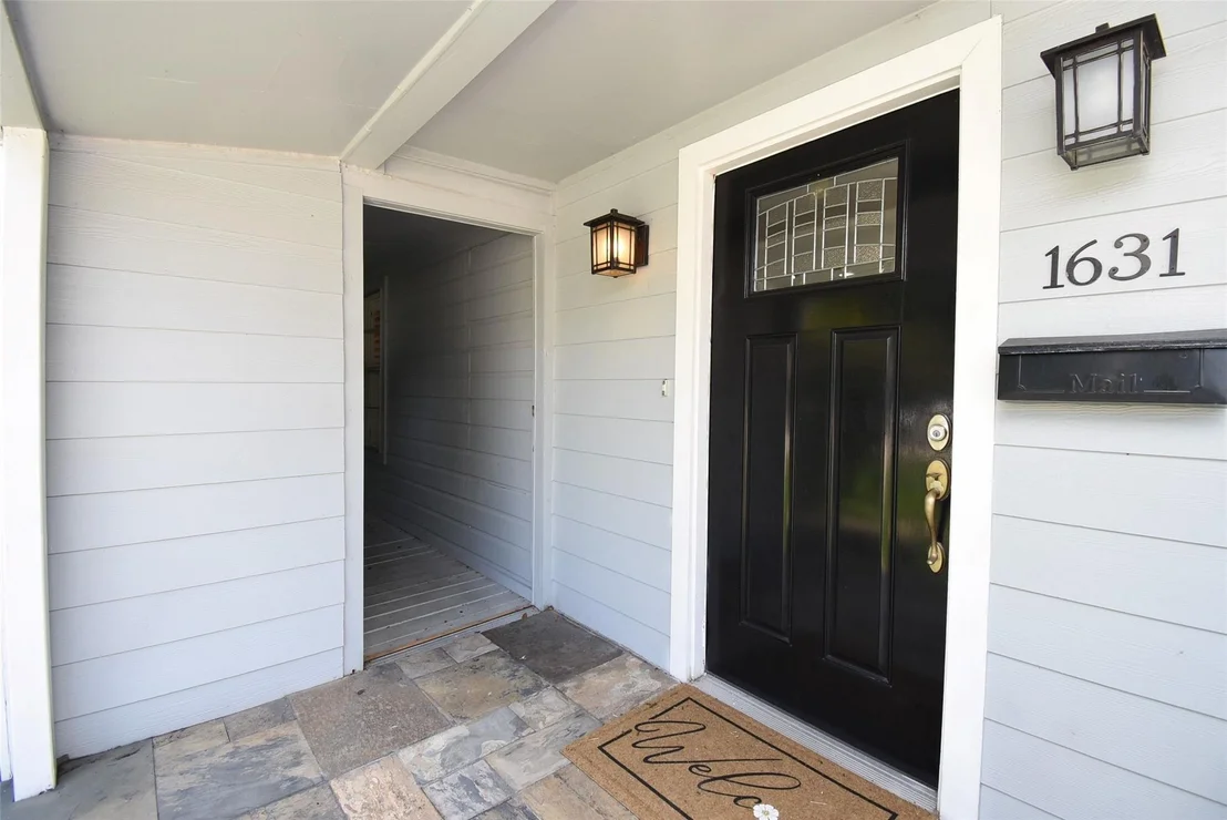 Photo of 1631 Chantilly Lane