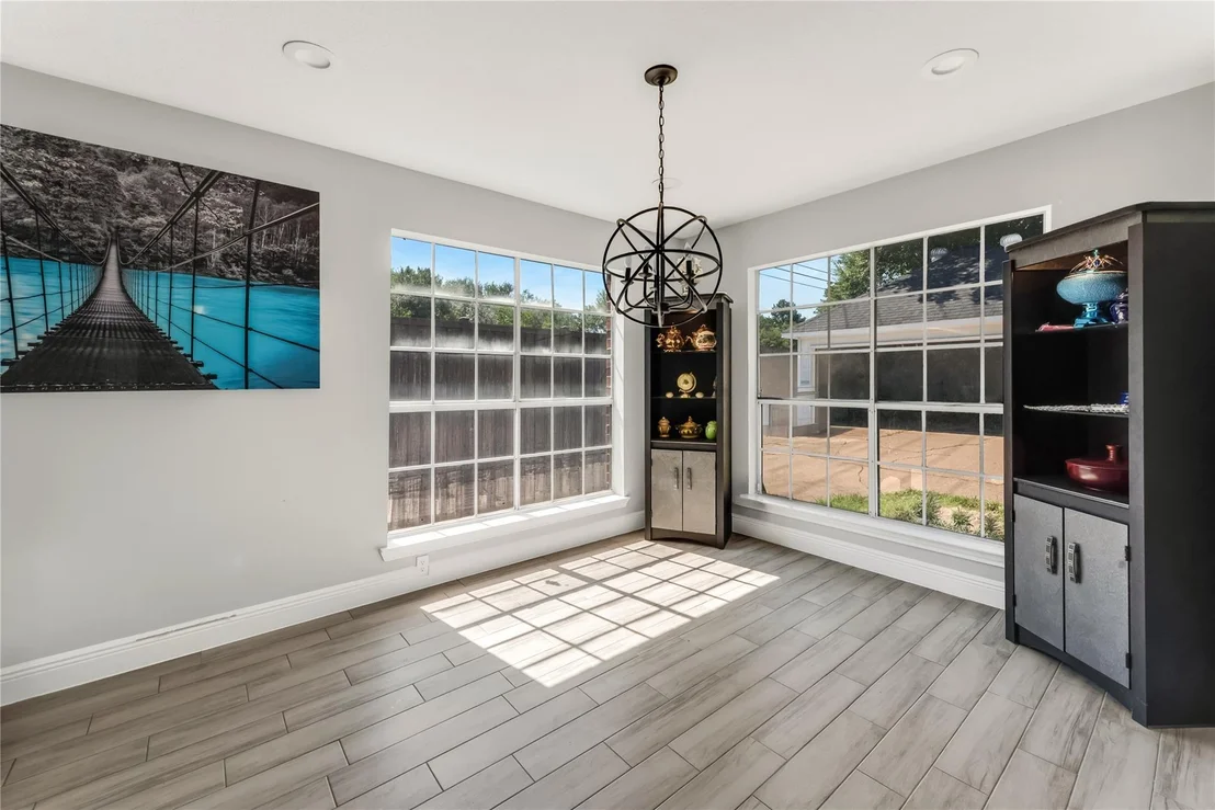 Photo of 18318 Oakhampton Drive