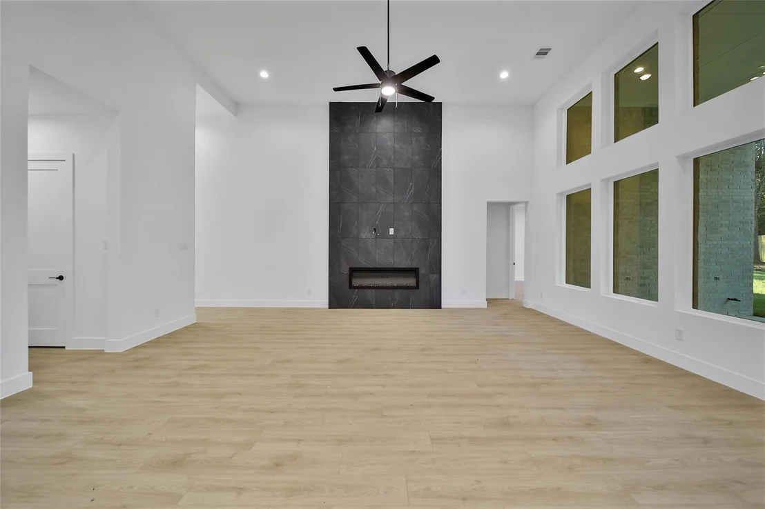 Photo of 352 Louvenia Court