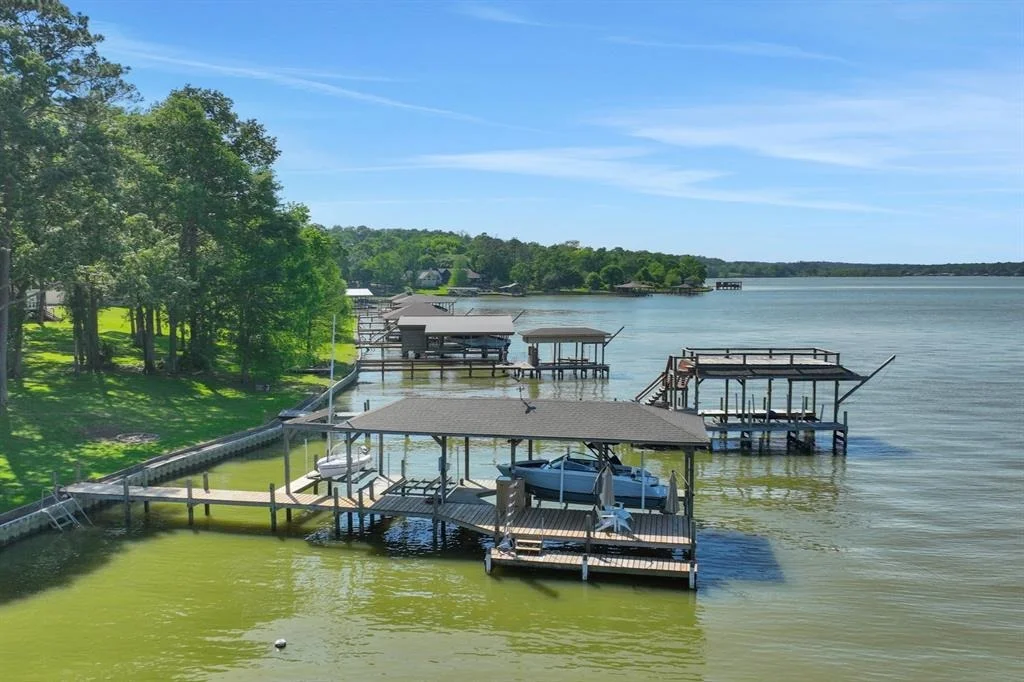 Photo of 251 Lake Oaks Boulevard