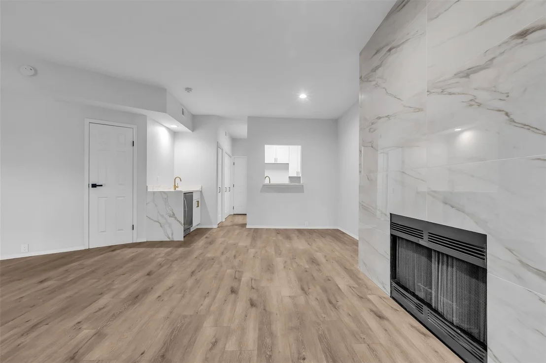 Photo of Unit 10 at 4900 Floyd Street