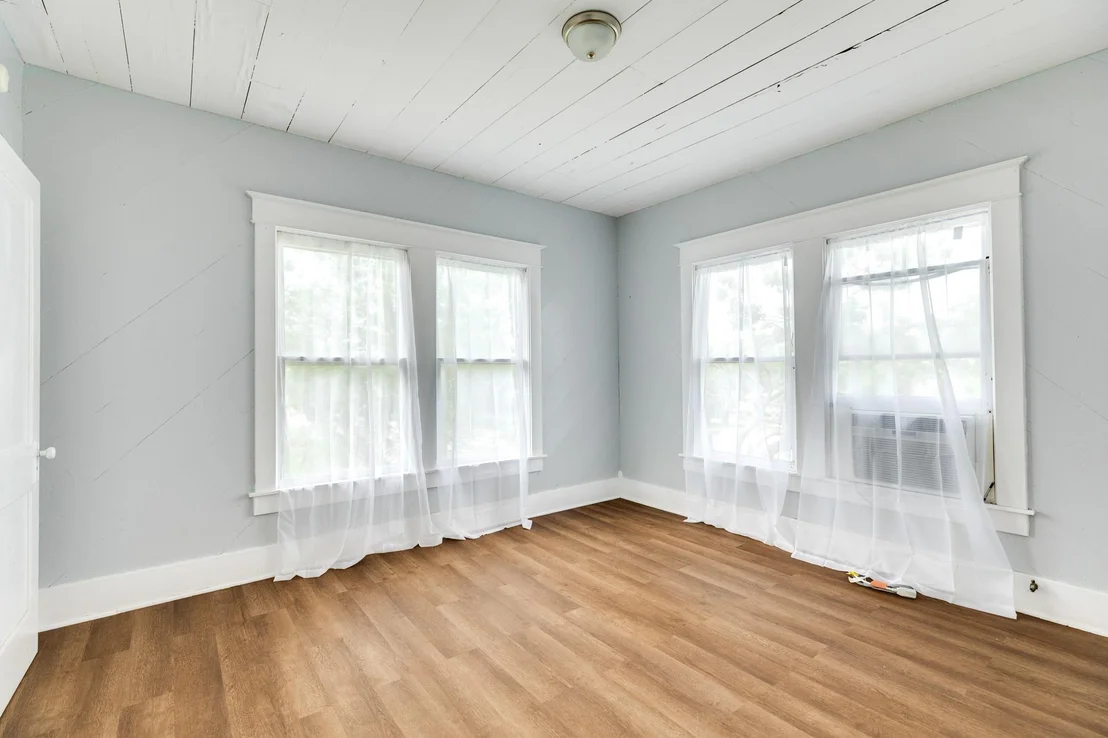 Photo of 331 W Broad Street