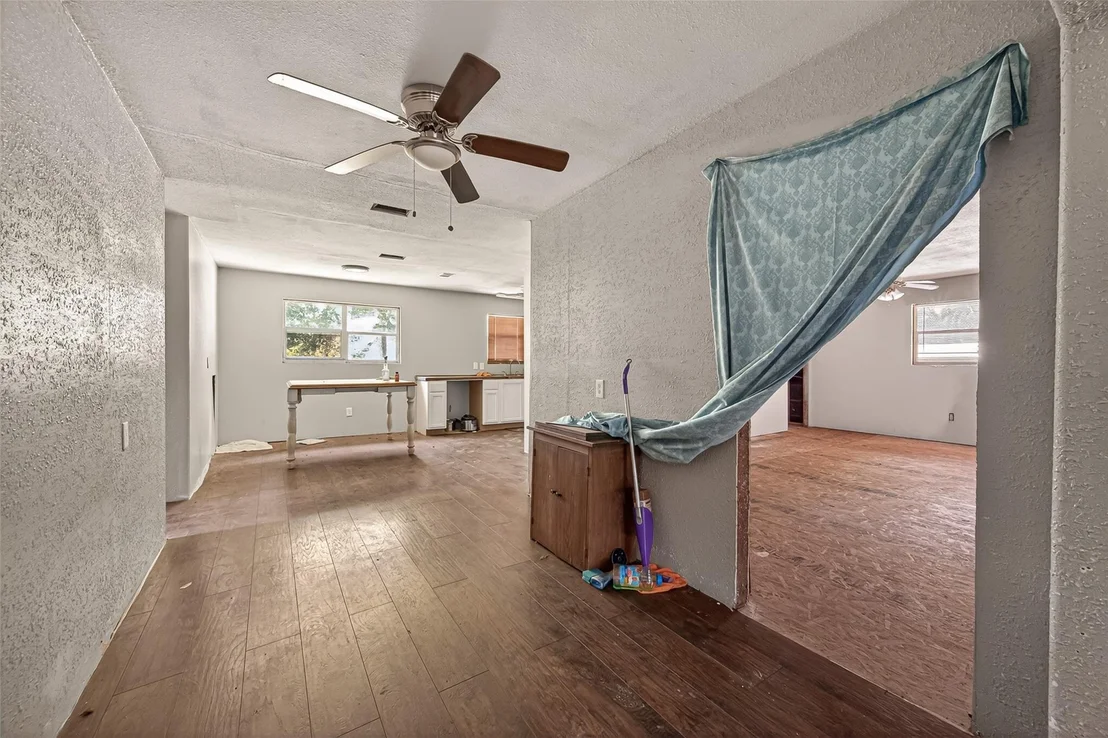 Photo of 25080 Lakeshore Drive