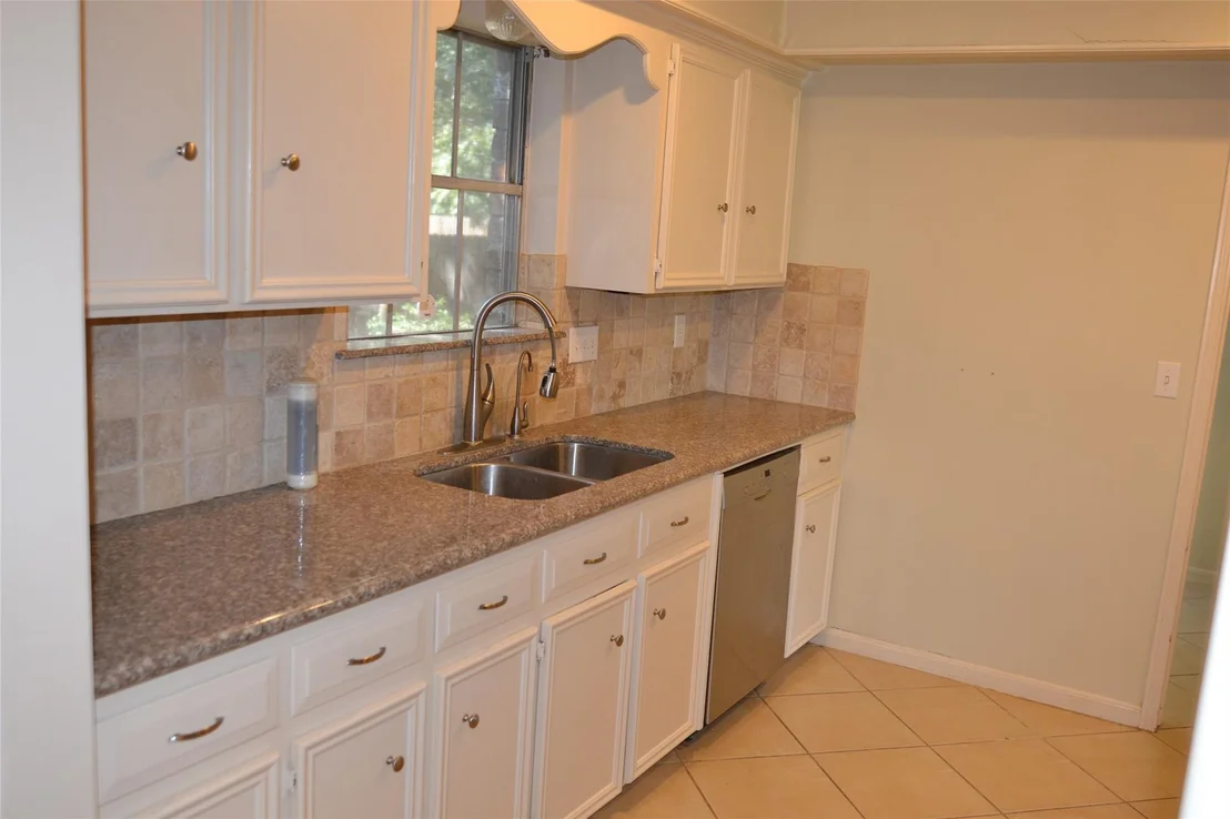 Photo of 1223 Longledge Drive