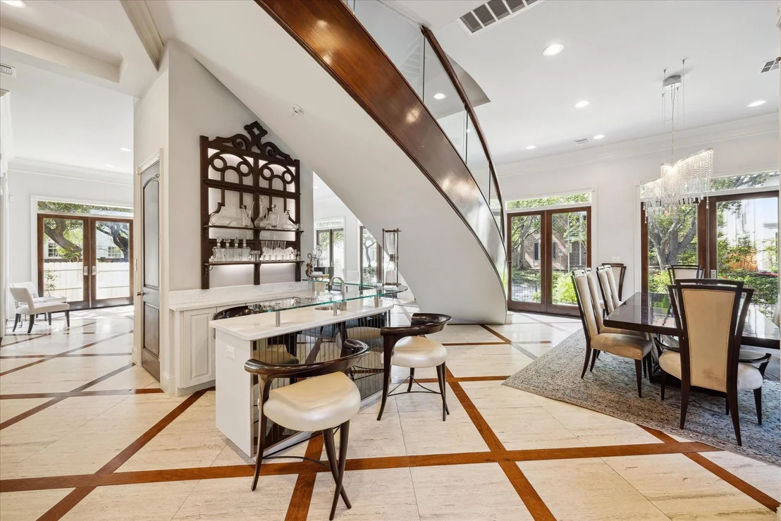 Photo of 2247 Bartlett Street